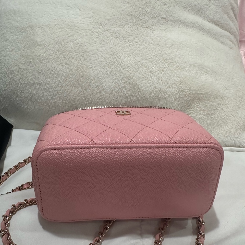 Chanel Pink Quilted Women's Bag - Picture 3 of 9